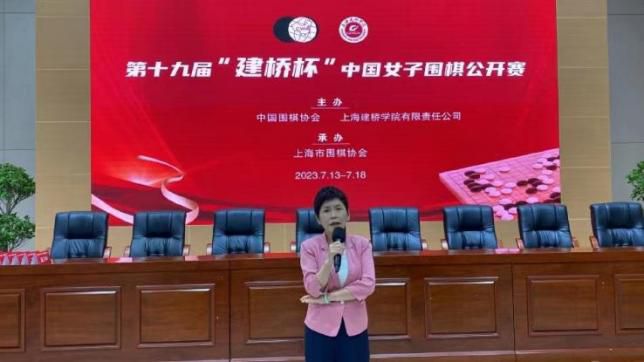 影片中，潜入帮派的卧底阿骆与黑帮龙头林耀昌肝胆相照，作为结义大哥的林耀昌也为兄弟安危不顾自身周全